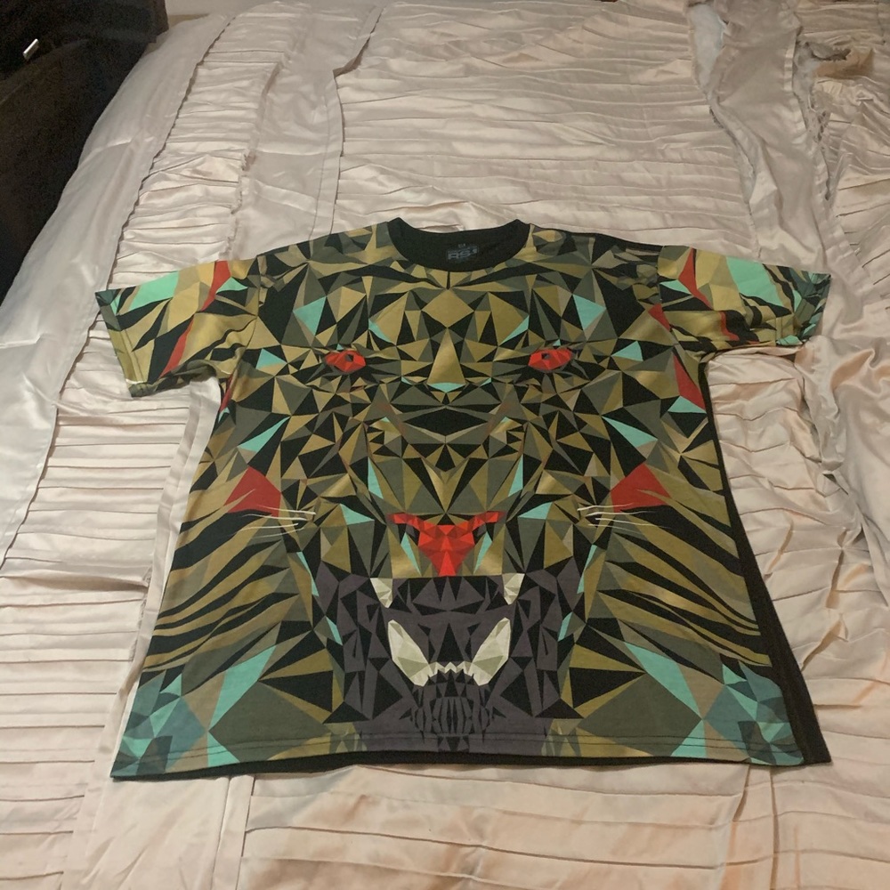 Lion T-Shirt.